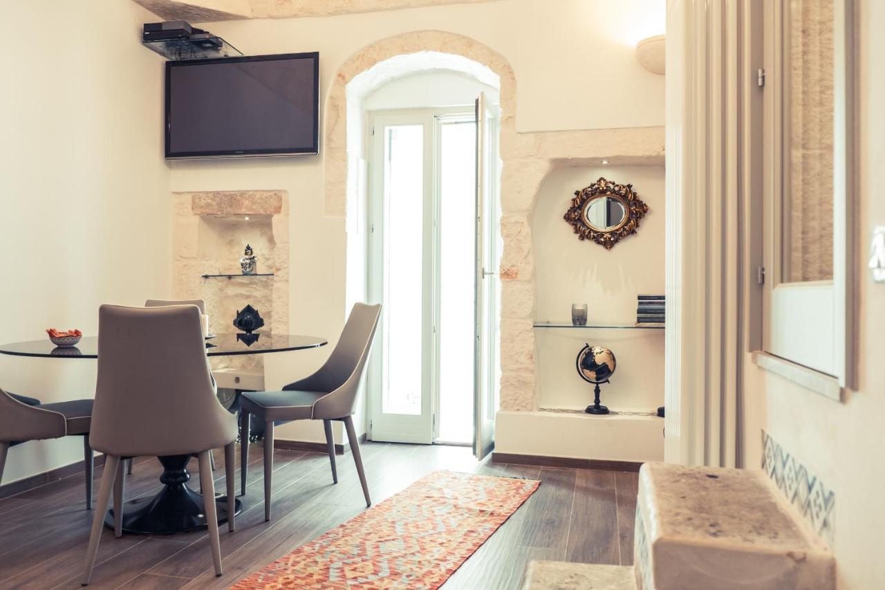 800S Home Luxury Rooms ออสตูนี ภายนอก รูปภาพ