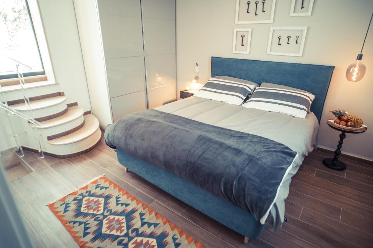 800S Home Luxury Rooms ออสตูนี ภายนอก รูปภาพ
