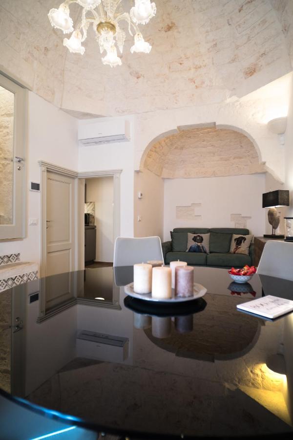 800S Home Luxury Rooms ออสตูนี ภายนอก รูปภาพ